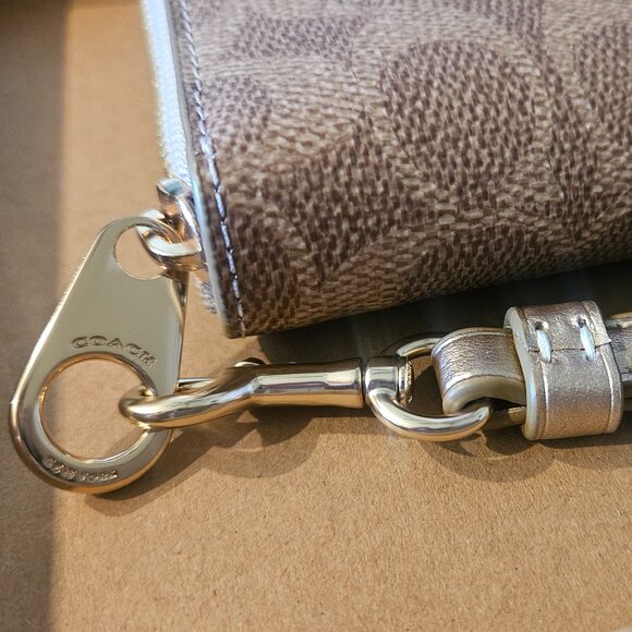 Coach Long Zip Around Wallet In Signature Canvas - Boxed - NWT - Picture 4 of 13